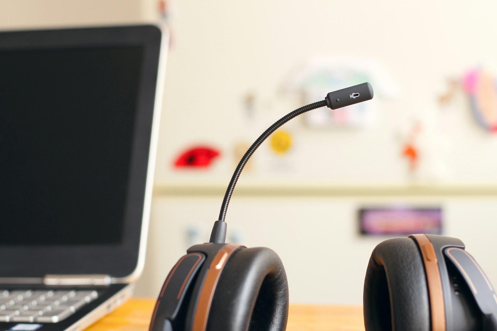 Call center headset — agents on the Way2Orbit wallboard